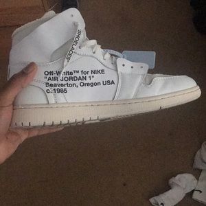 Off white Jordan 1’s LIGHTLY worn